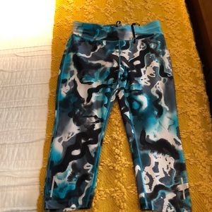 Cropped workout Capri pants